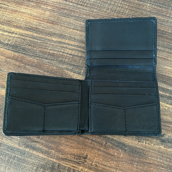 Fossil Black Leather Trifold Wallet - Picture 3 of 3